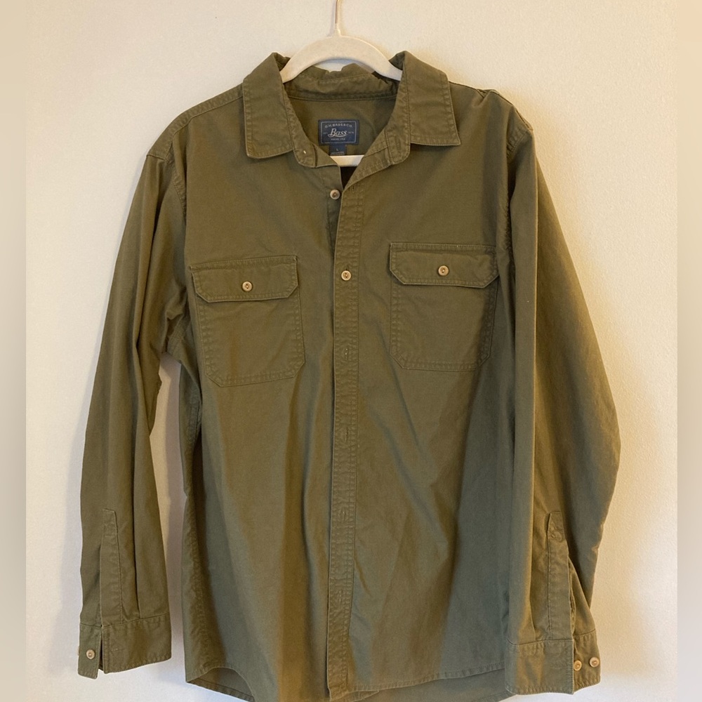 Bass men’s button up shirt. Size large